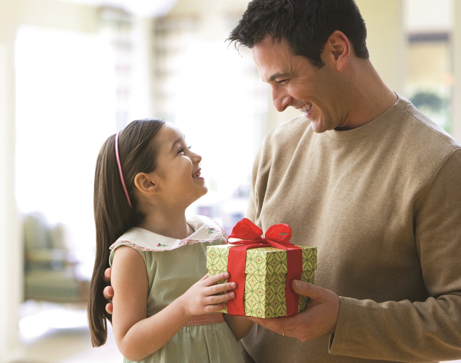 Fountain Hills Christmas Angel distributes gifts Dec. 16 Fountain